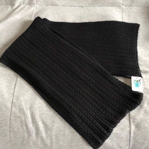 Black cable knit wool/cashmere blend scarf!